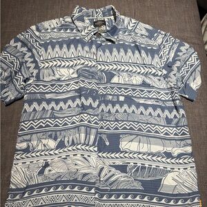 Quiksilver Blue and White Graphic Men's Shirt